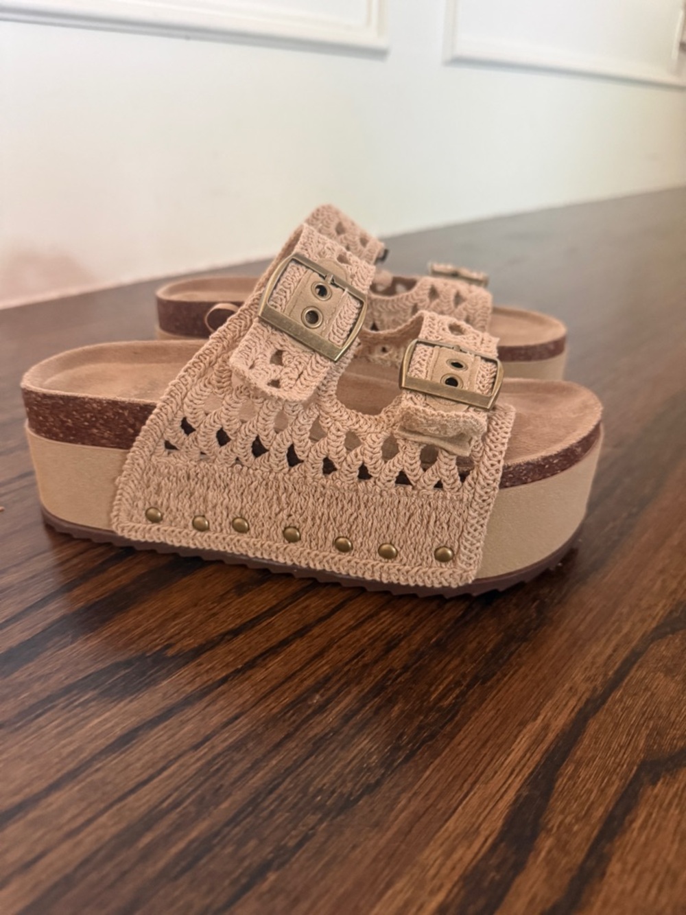 BRAND NEW WORN ONCESteve Madden Beige Crochet Platform Slide Sandals SZ 6
